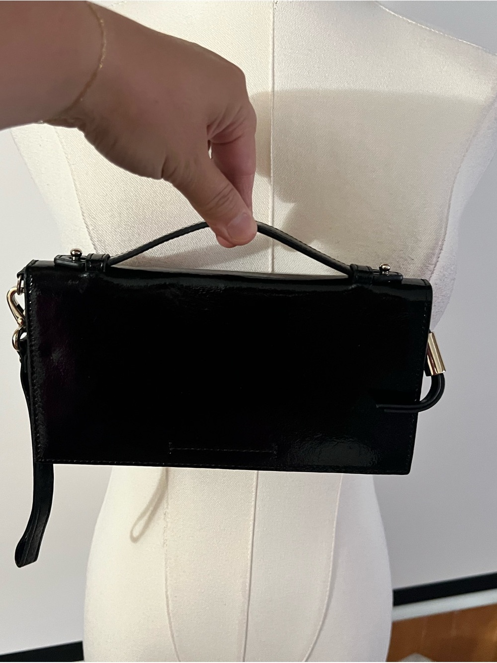 NWOT Banana Republic Black Patent Reversed Zip-wallet